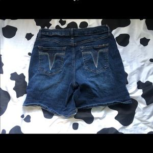 cute denim shorts!